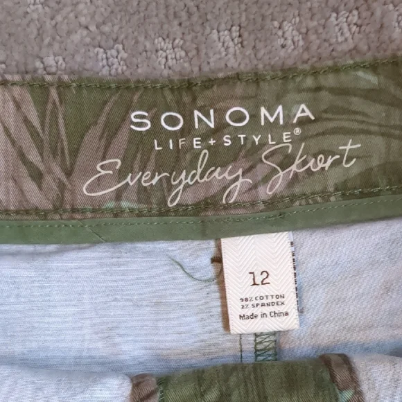 Green and Beige Leaf Print Skort - Picture 4 of 8